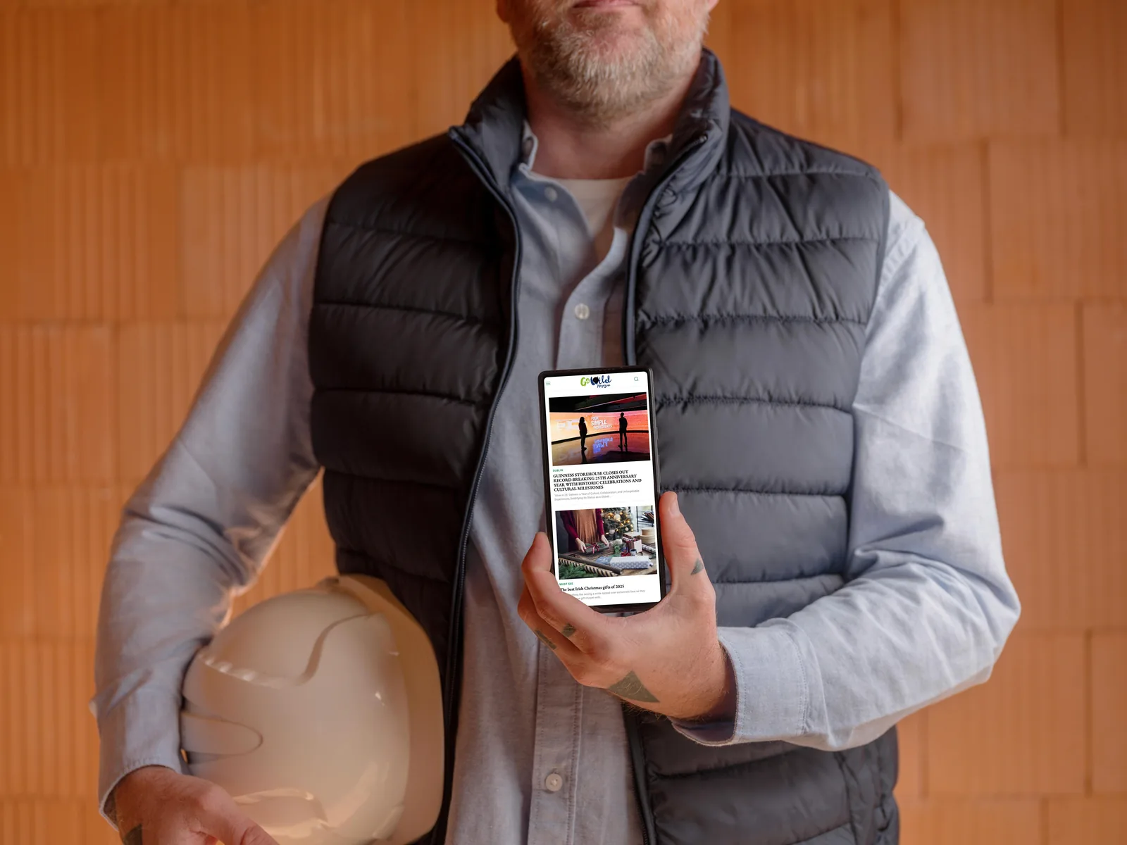 Contractor views website on phone by Graphic House.