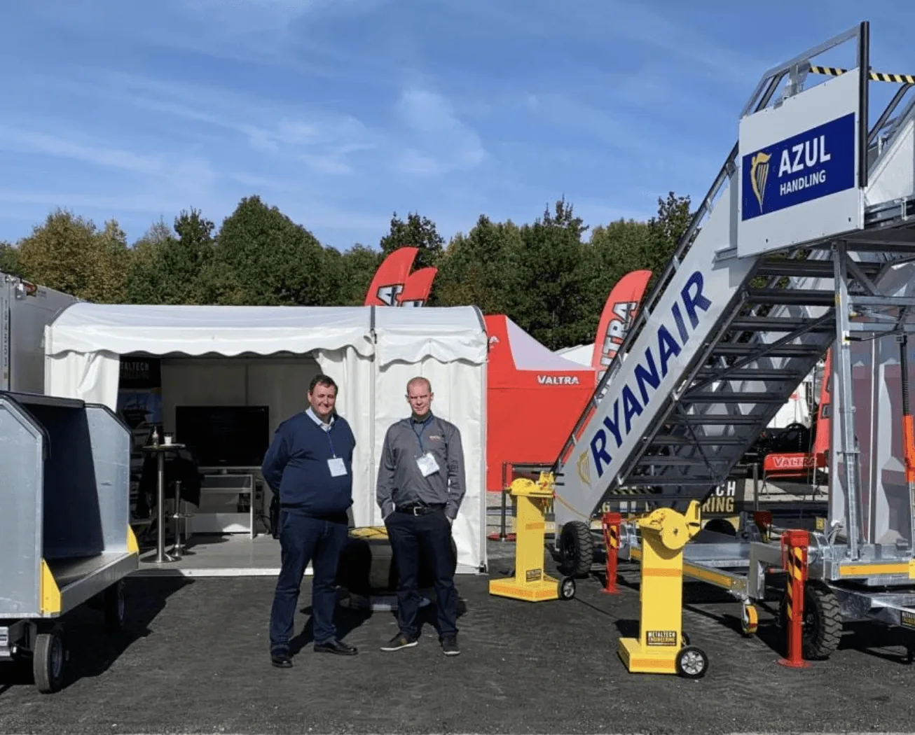 the studio Dave Curtin with a client at an aviation industry event.
